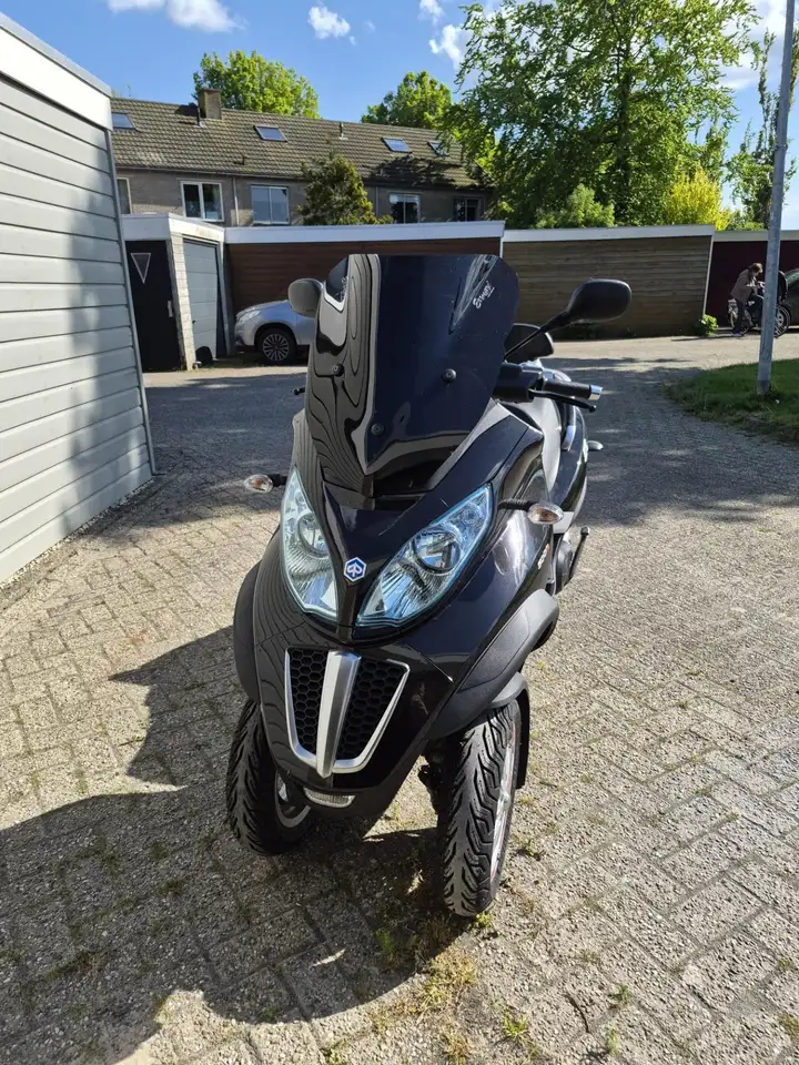 Piaggio MP3 500