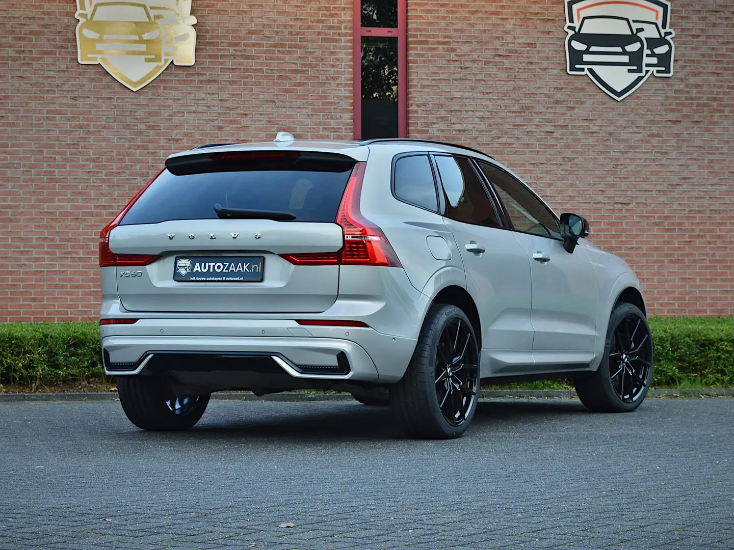 Volvo XC60 2.0 T8 Recharge AWD R-Design Gris - 2