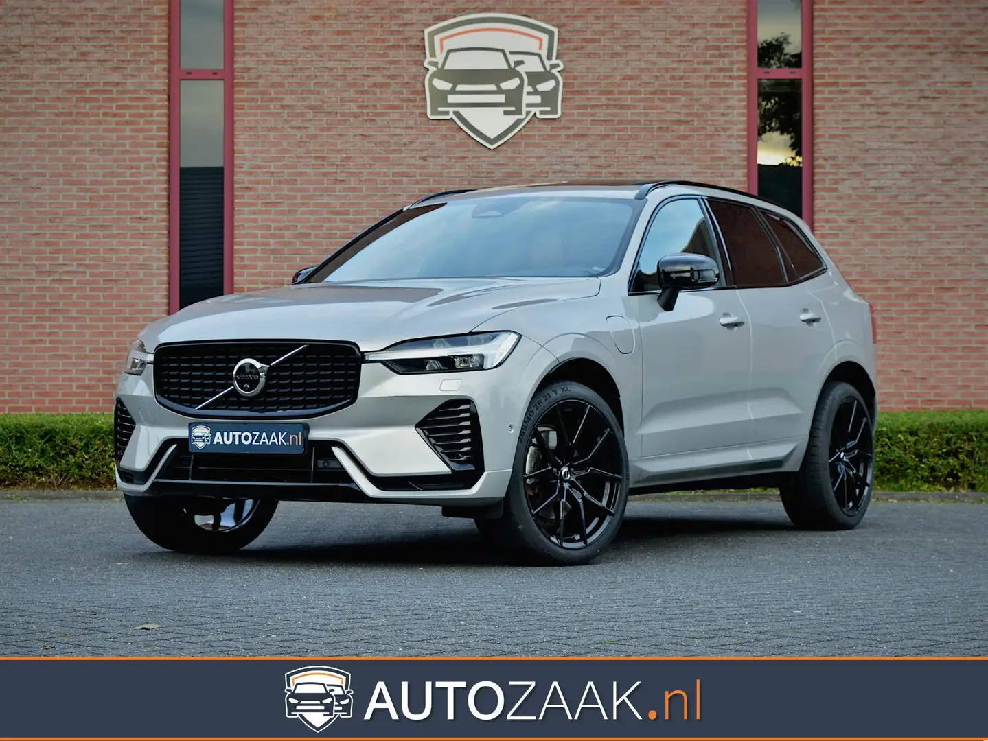 Volvo XC60 2.0 T8 Recharge AWD R-Design Gris - 1