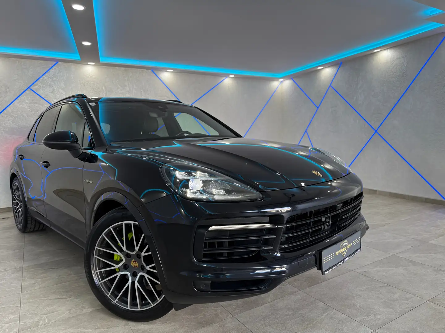 Porsche Cayenne Cayenne III E-Hybrid Aut.*PANO*MATRIX*ACC*360°* Schwarz - 1