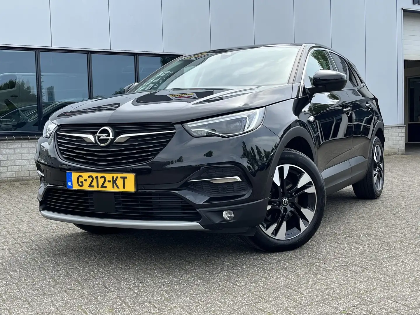 Opel Grandland 1.6 Turbo Innovation AUTOMAAT STOELVERW. PANO Zwart - 2