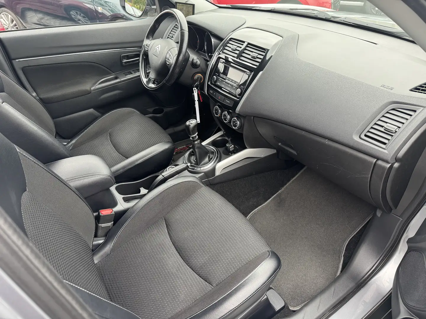 Citroen C4 Aircross 1,6 e-HDi Tendance 4WD / Navi / Kamera / AHK Grau - 2