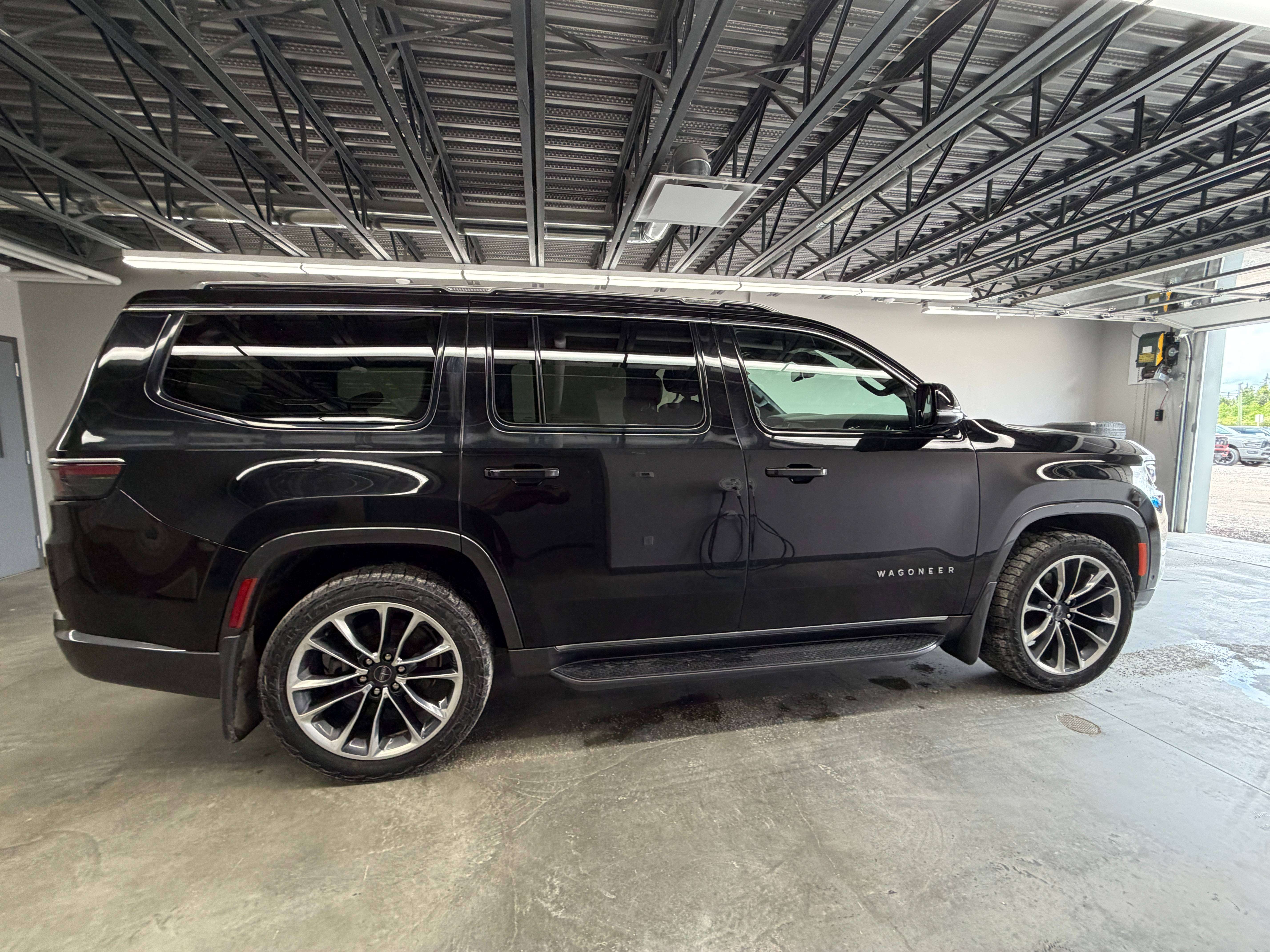 2022 Jeep Wagoneer 4WD