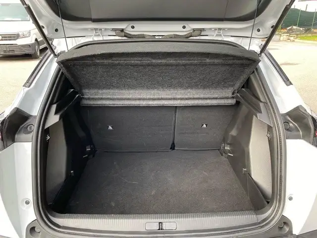 Peugeot 2008 view 9