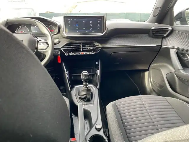 Peugeot 2008 view 11