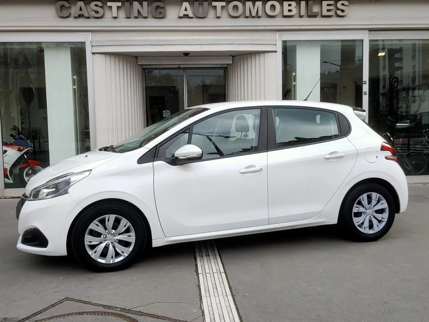 Peugeot 208 1.2i PureTech 12V S\u0026S - 82 - ETG5  BERLINE Active Business Weiß - 2