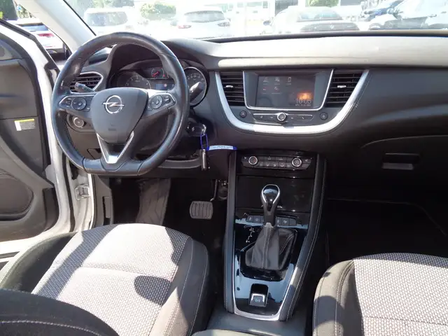 Opel Grandland X view 12