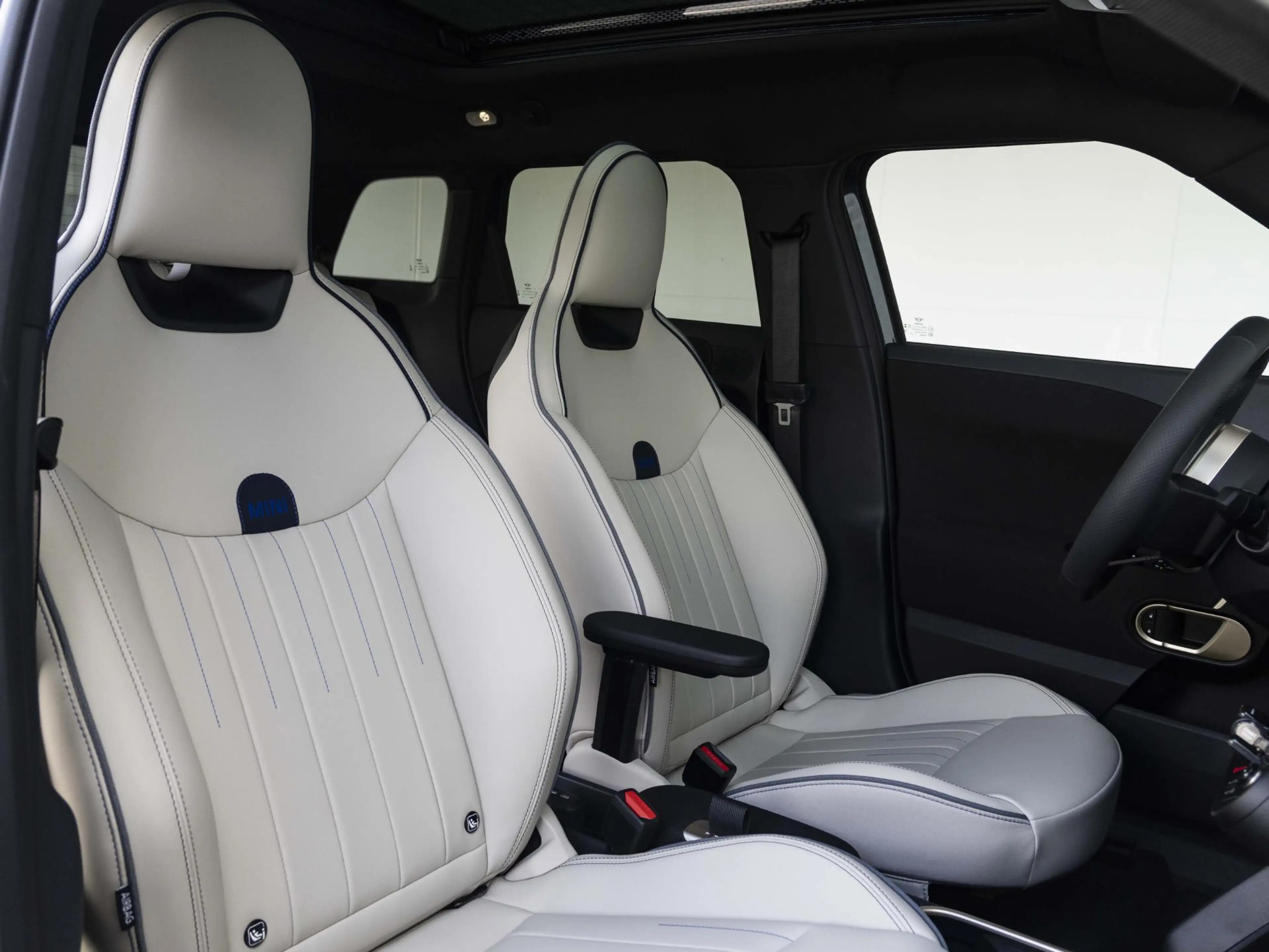 MINI Aceman E John Cooper Works L-pakket | Glazen panoramadak — photo 4