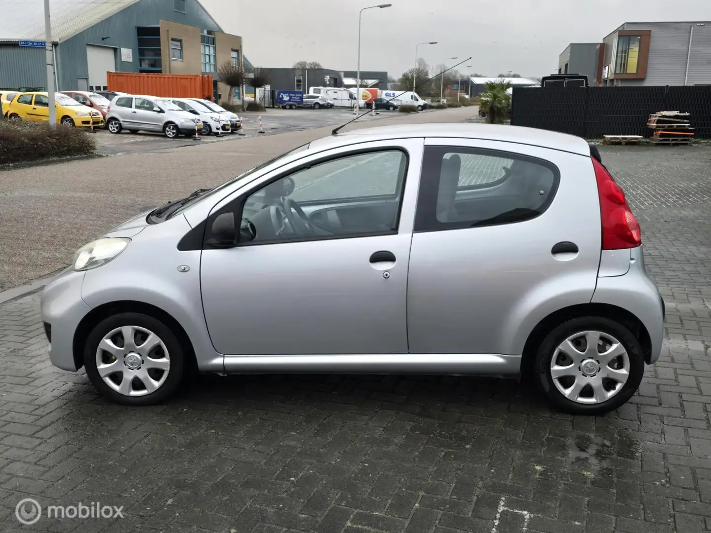 Peugeot 107 1.0-12V XR 2011 Gris - 2