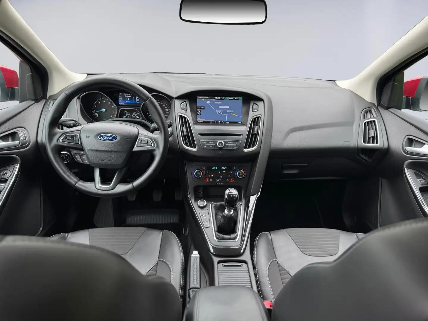 Ford Focus 1.5 Titanium Edition 150 pk, achteruitrijcamera, s Rojo - 2