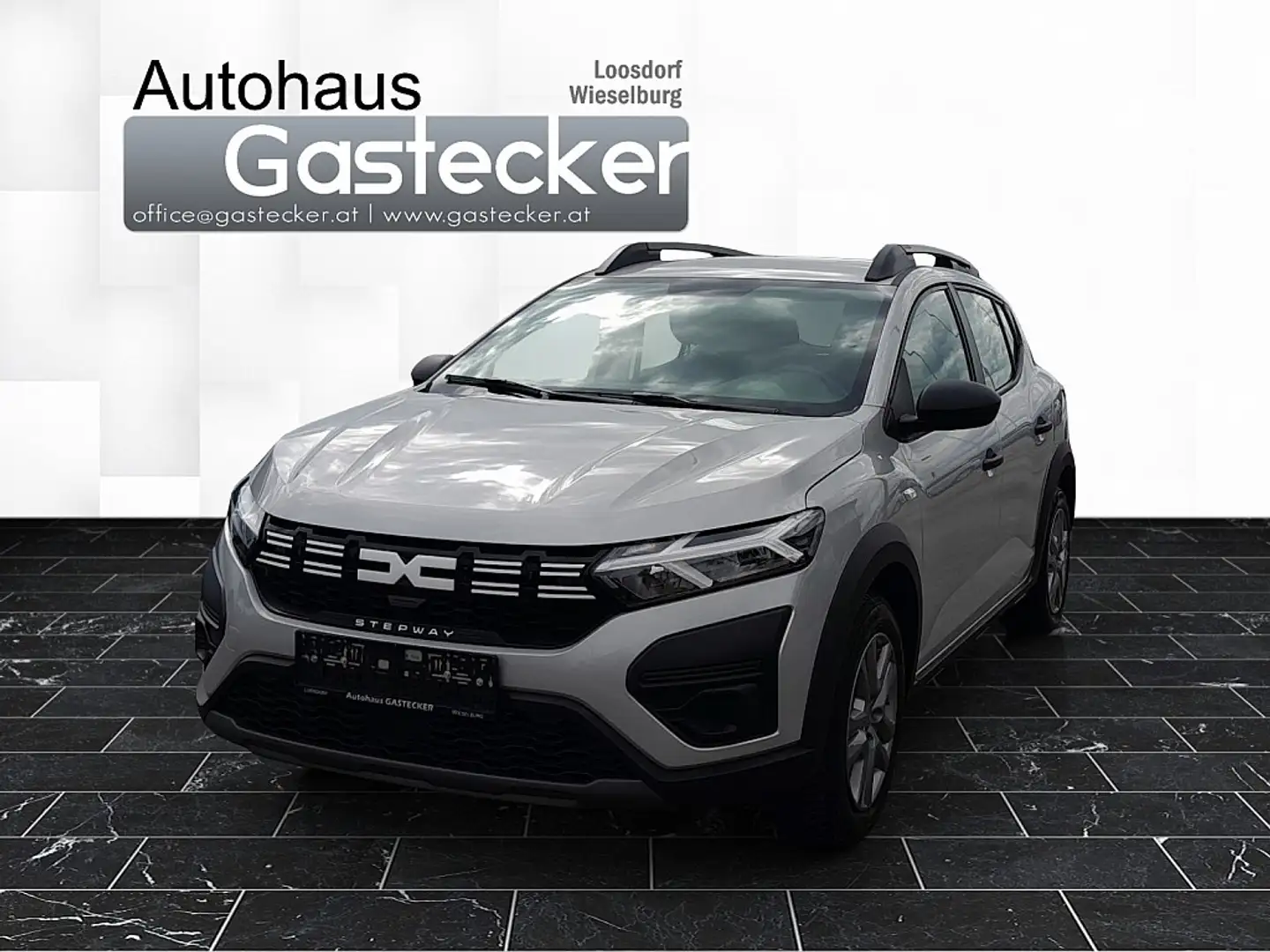 Dacia Sandero Stepway Essential TCe 90 Silber - 1