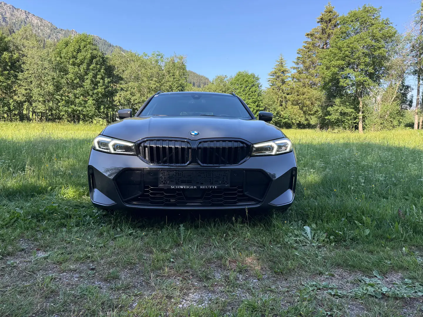 BMW 320 320d 48 V xDrive Touring M Sport | PANO | Head UP | AHK | 19'' Grau - 2