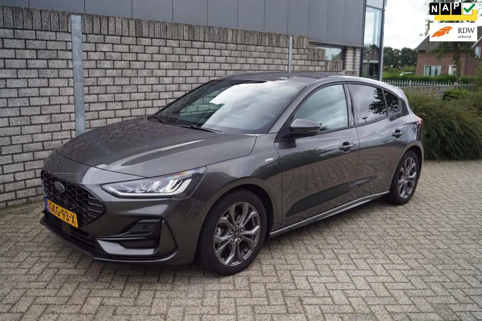 Ford Focus 1.0 EcoBoost Hybrid ST Line X Adaptieve Cruise Spo Grijs - 1