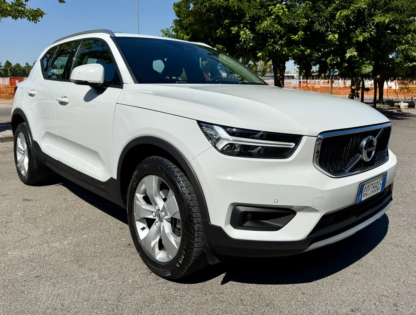Volvo XC40 2.0 d3 150CV Momentum Pro auto my21 Bianco - 1