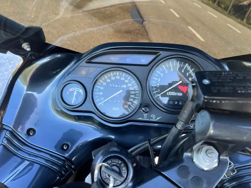 Kawasaki ZZR 1100 - foto 2