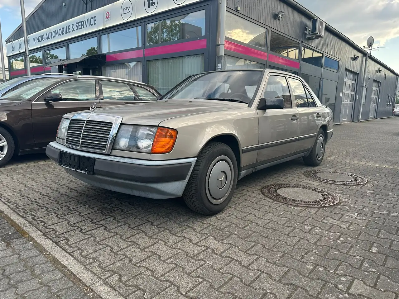 Mercedes-Benz E 230