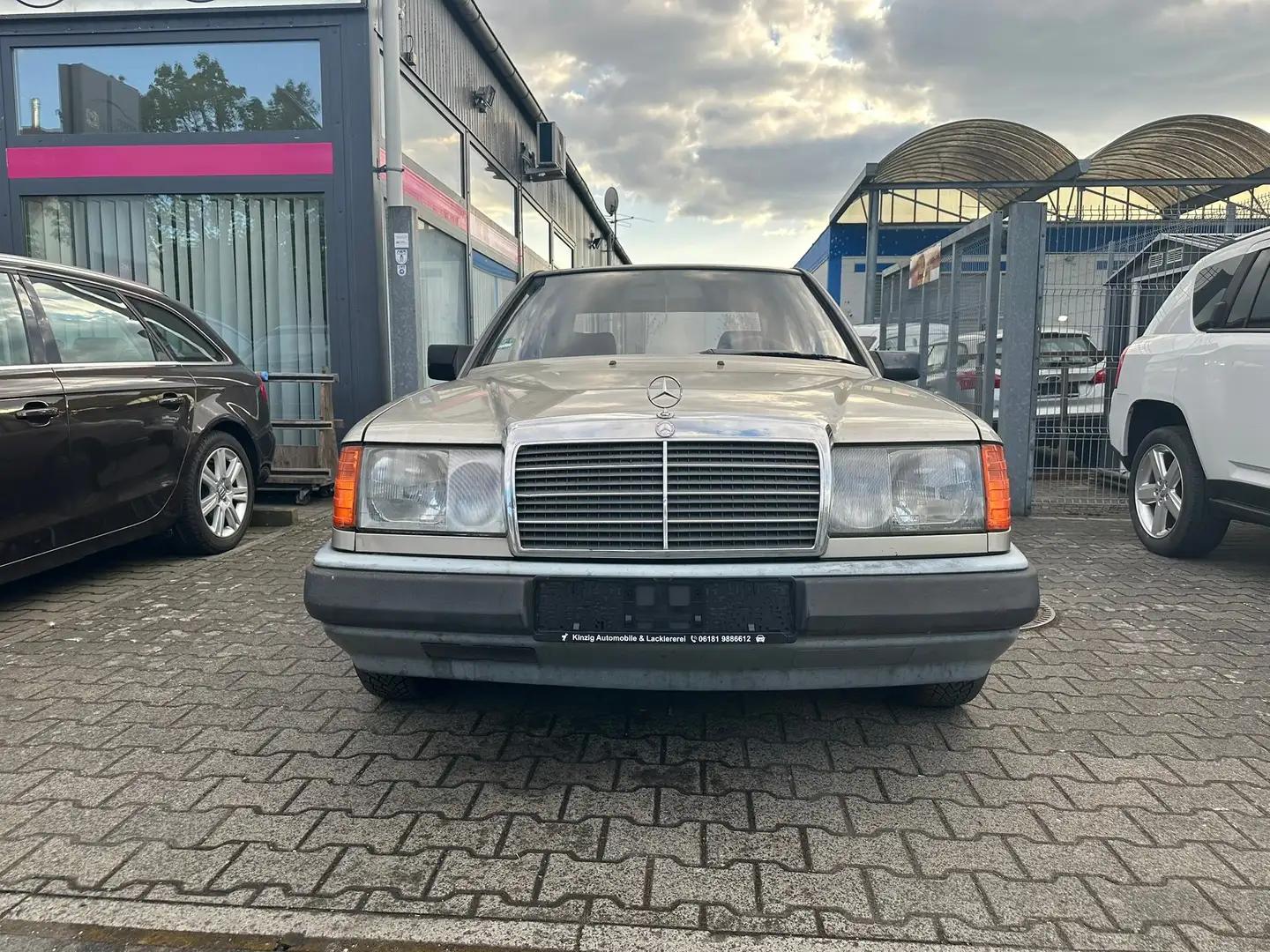 Mercedes-Benz E 230 Zlatá - 2
