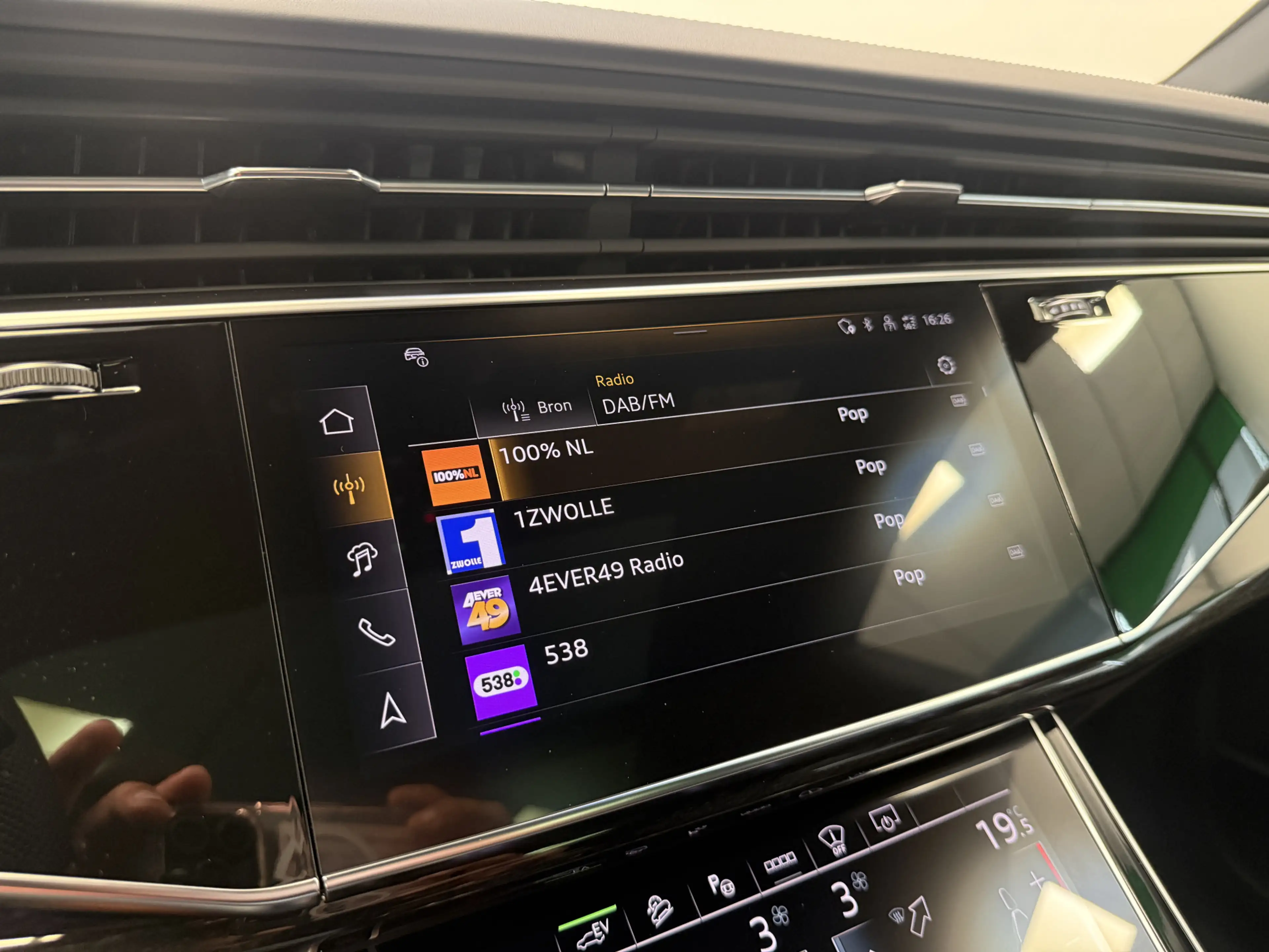 Audi Q8 60 TFSI e quattro Pro Line S Competition ACC Panor — photo 23
