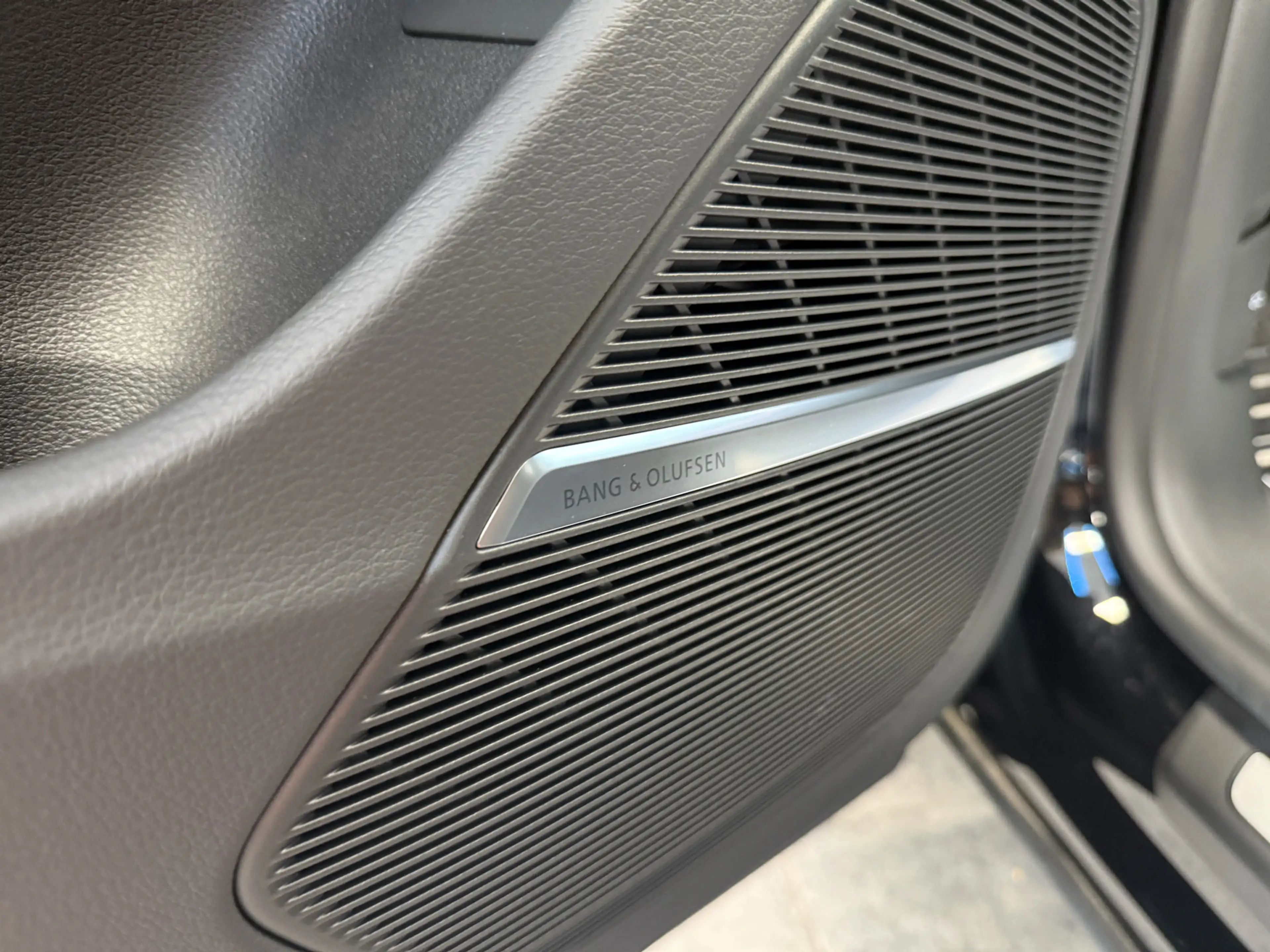Audi Q8 60 TFSI e quattro Pro Line S Competition ACC Panor — photo 30