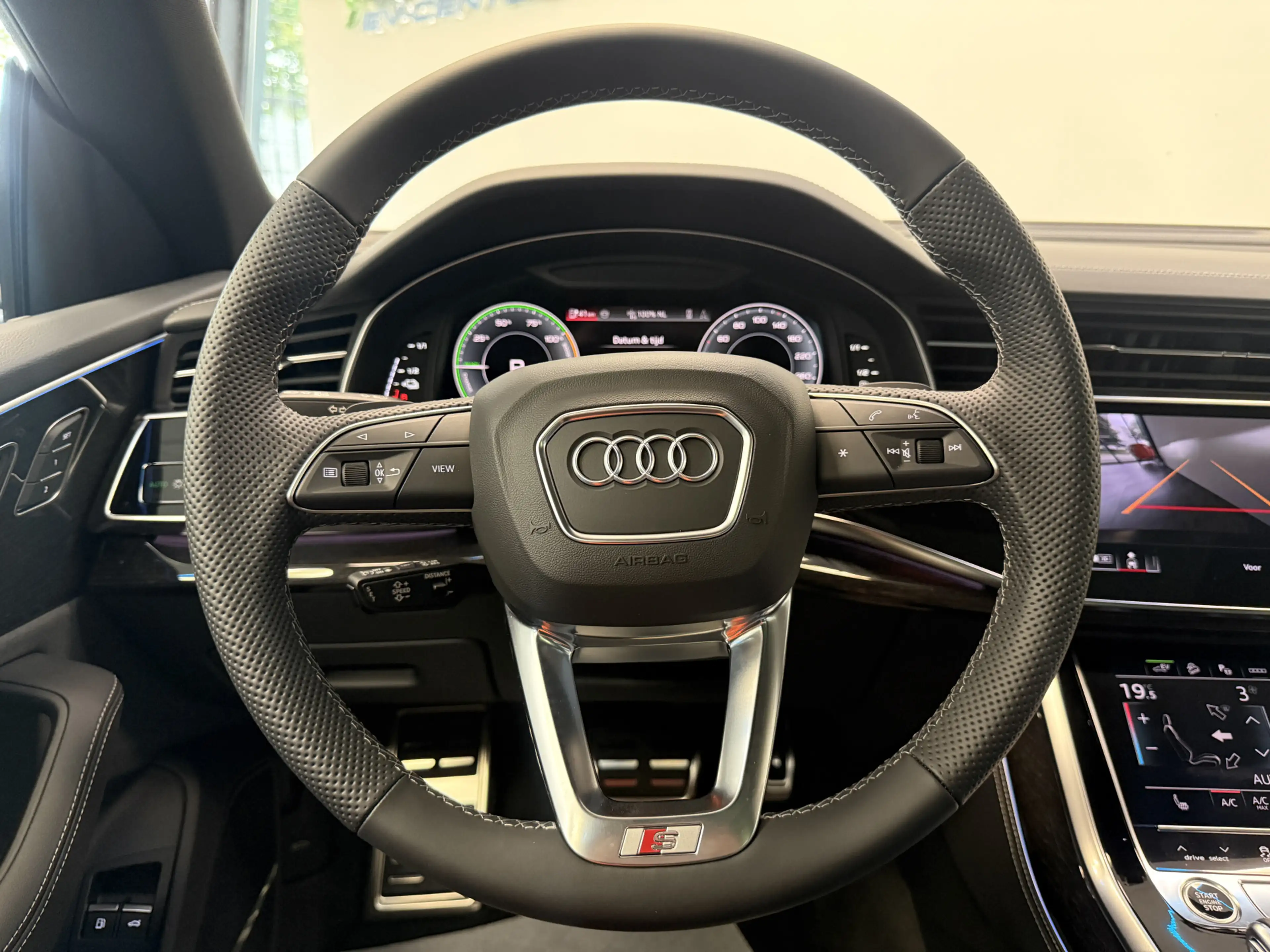 Audi Q8 60 TFSI e quattro Pro Line S Competition ACC Panor — photo 7