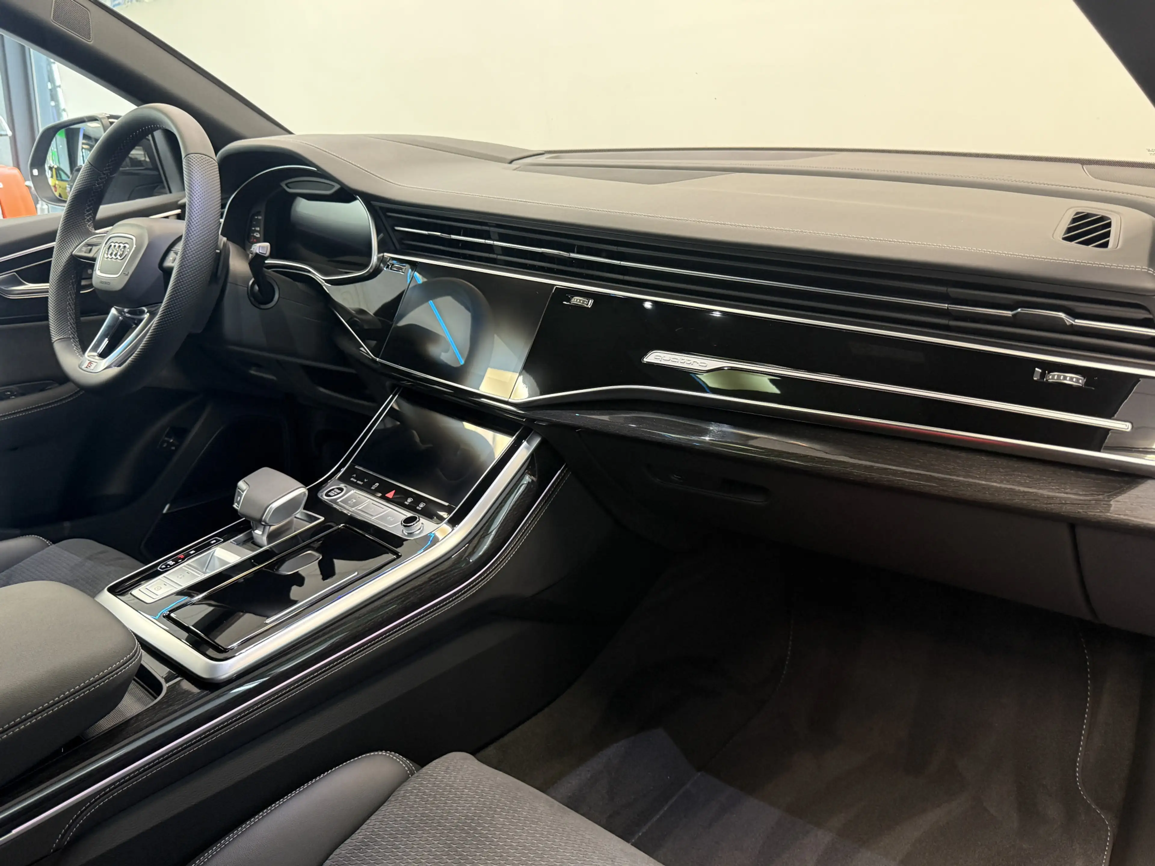 Audi Q8 60 TFSI e quattro Pro Line S Competition ACC Panor — photo 8