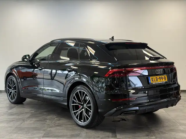 Audi Q8 view 5