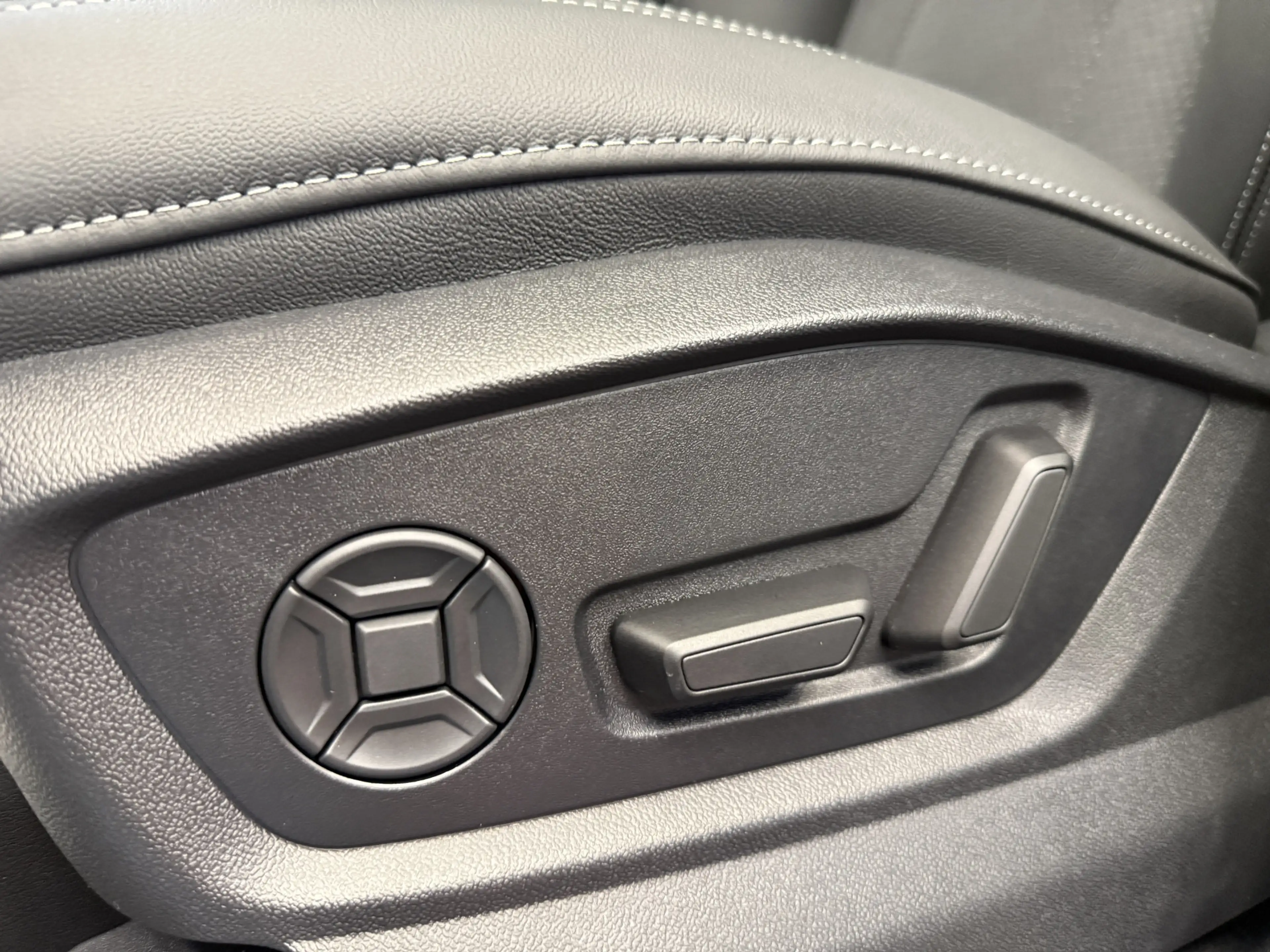 Audi Q8 60 TFSI e quattro Pro Line S Competition ACC Panor — photo 16
