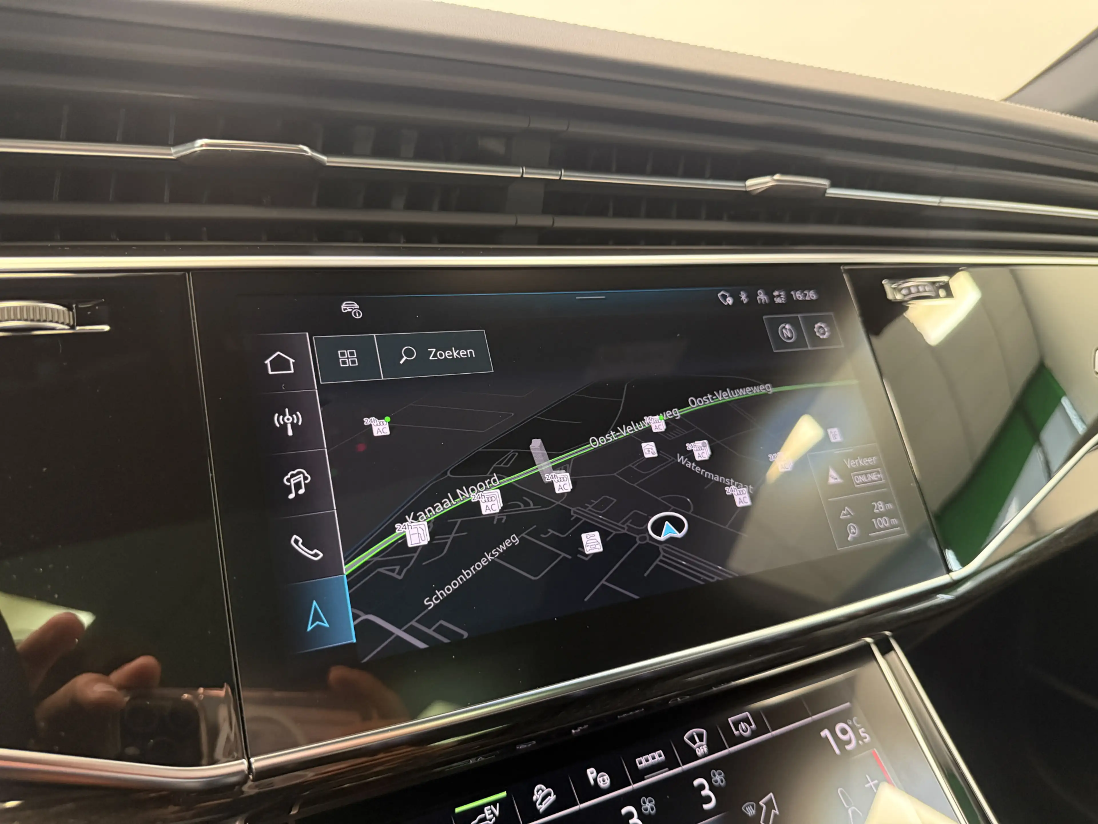 Audi Q8 60 TFSI e quattro Pro Line S Competition ACC Panor — photo 24