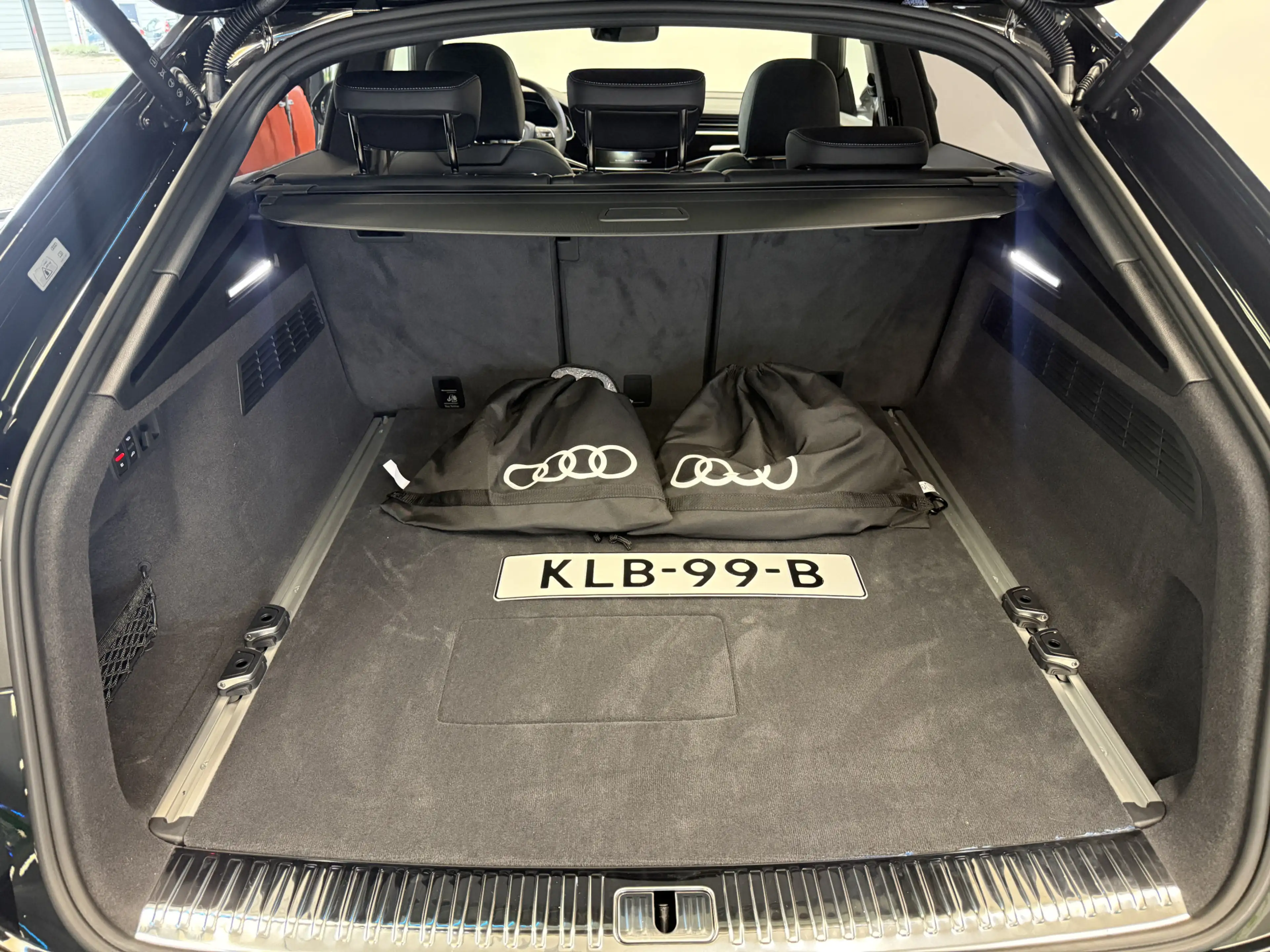 Audi Q8 60 TFSI e quattro Pro Line S Competition ACC Panor — photo 14