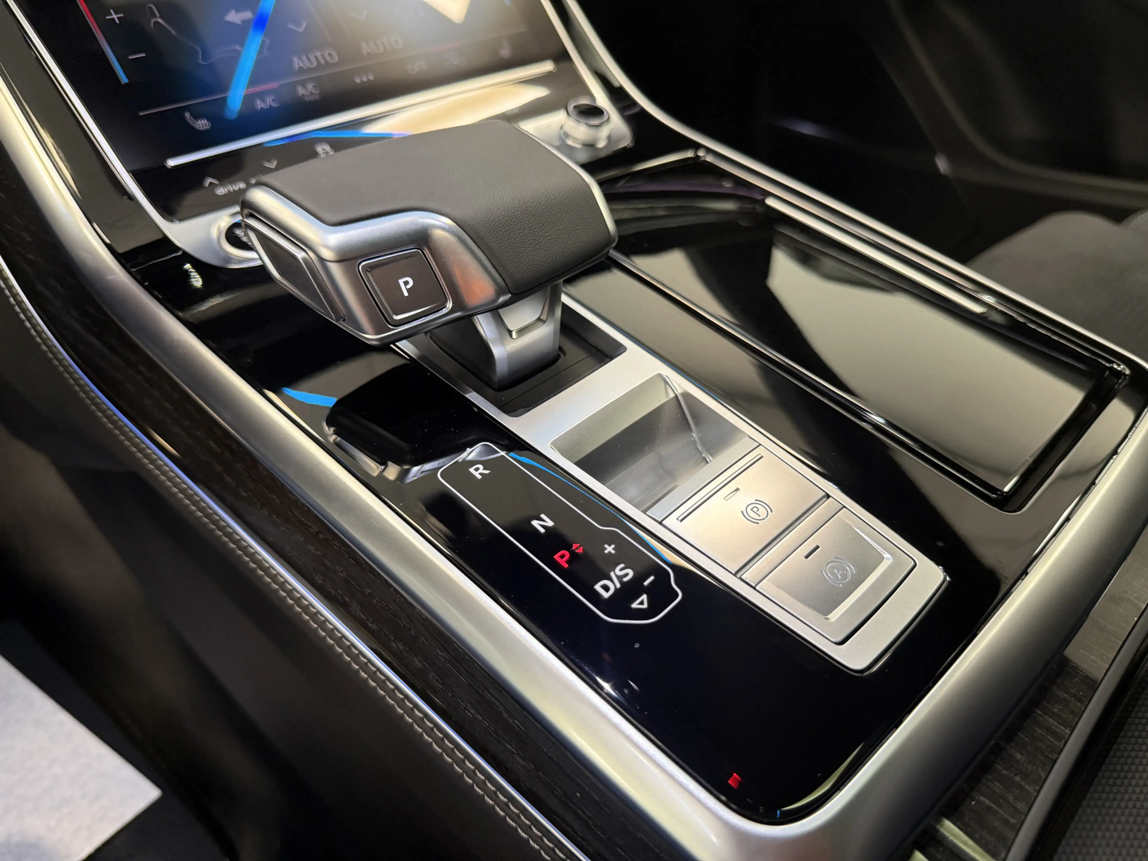 Audi Q8 60 TFSI e quattro Pro Line S Competition ACC Panor — photo 18