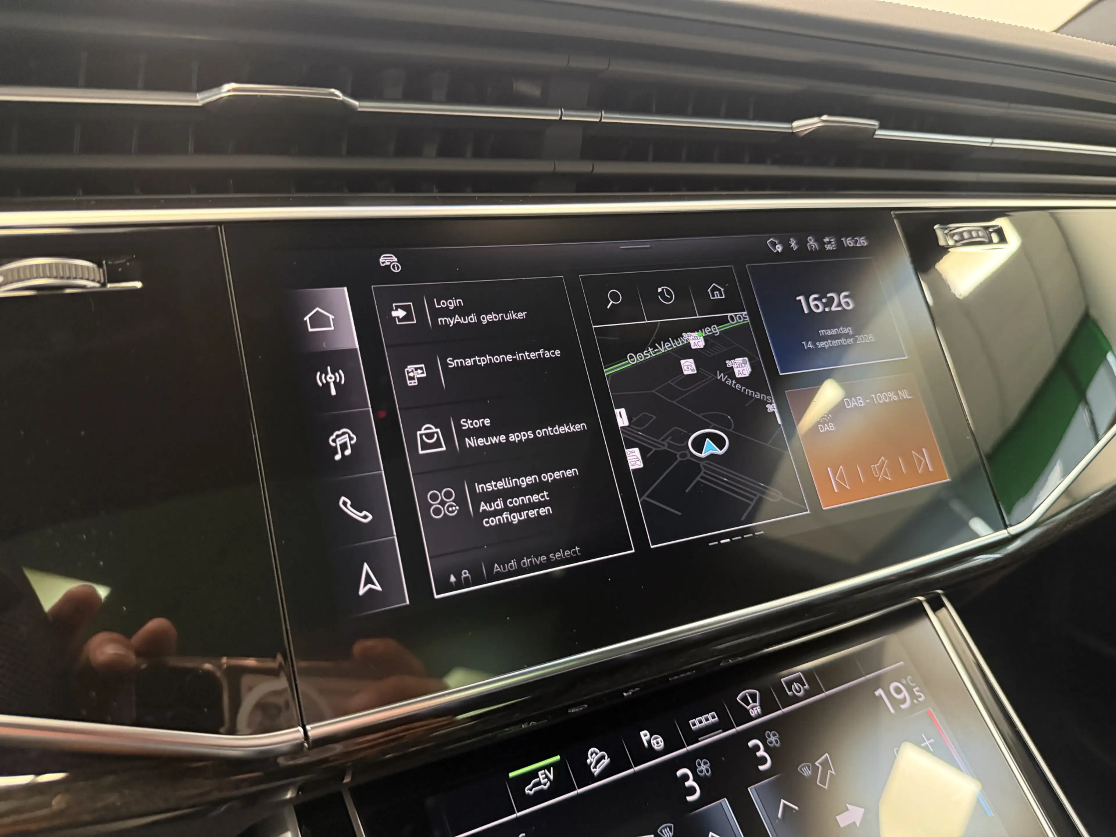 Audi Q8 60 TFSI e quattro Pro Line S Competition ACC Panor — photo 22
