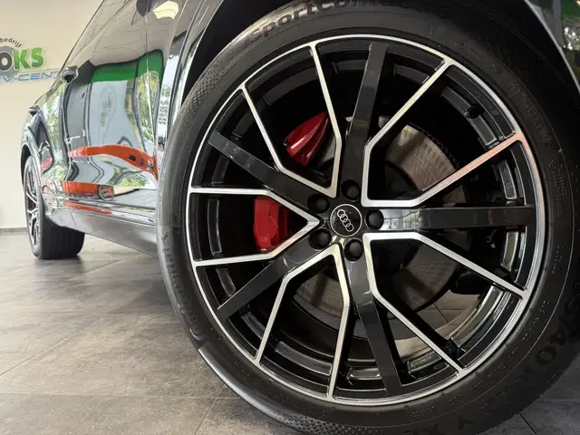 Audi Q8 view 4