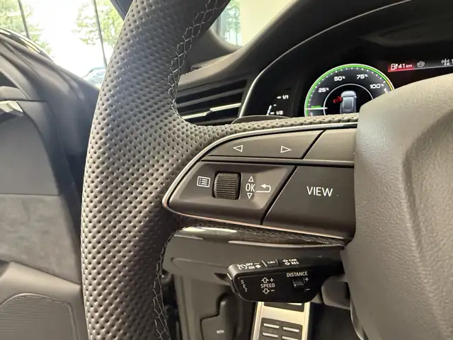 Audi Q8 view 9