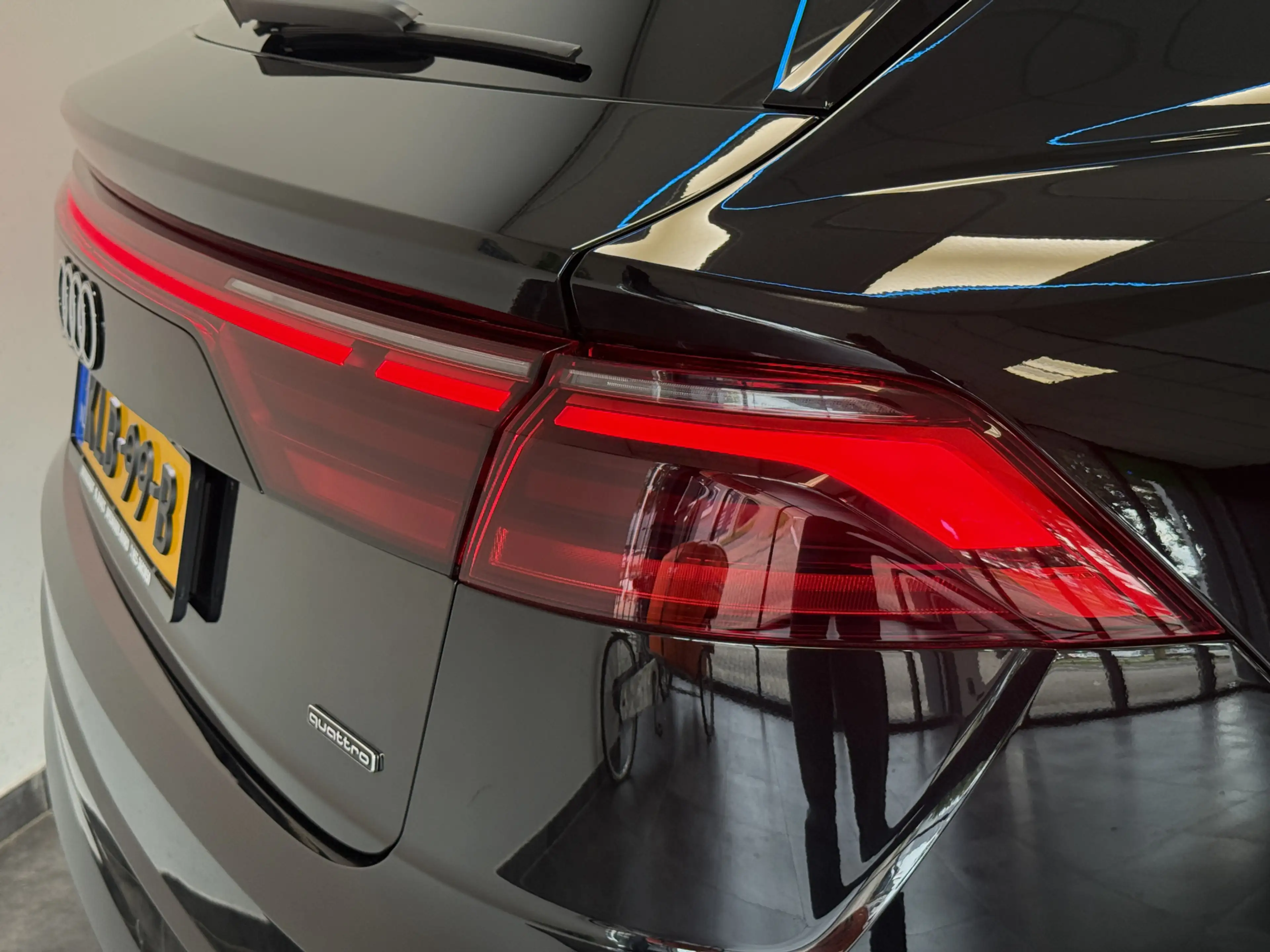 Audi Q8 60 TFSI e quattro Pro Line S Competition ACC Panor — photo 34