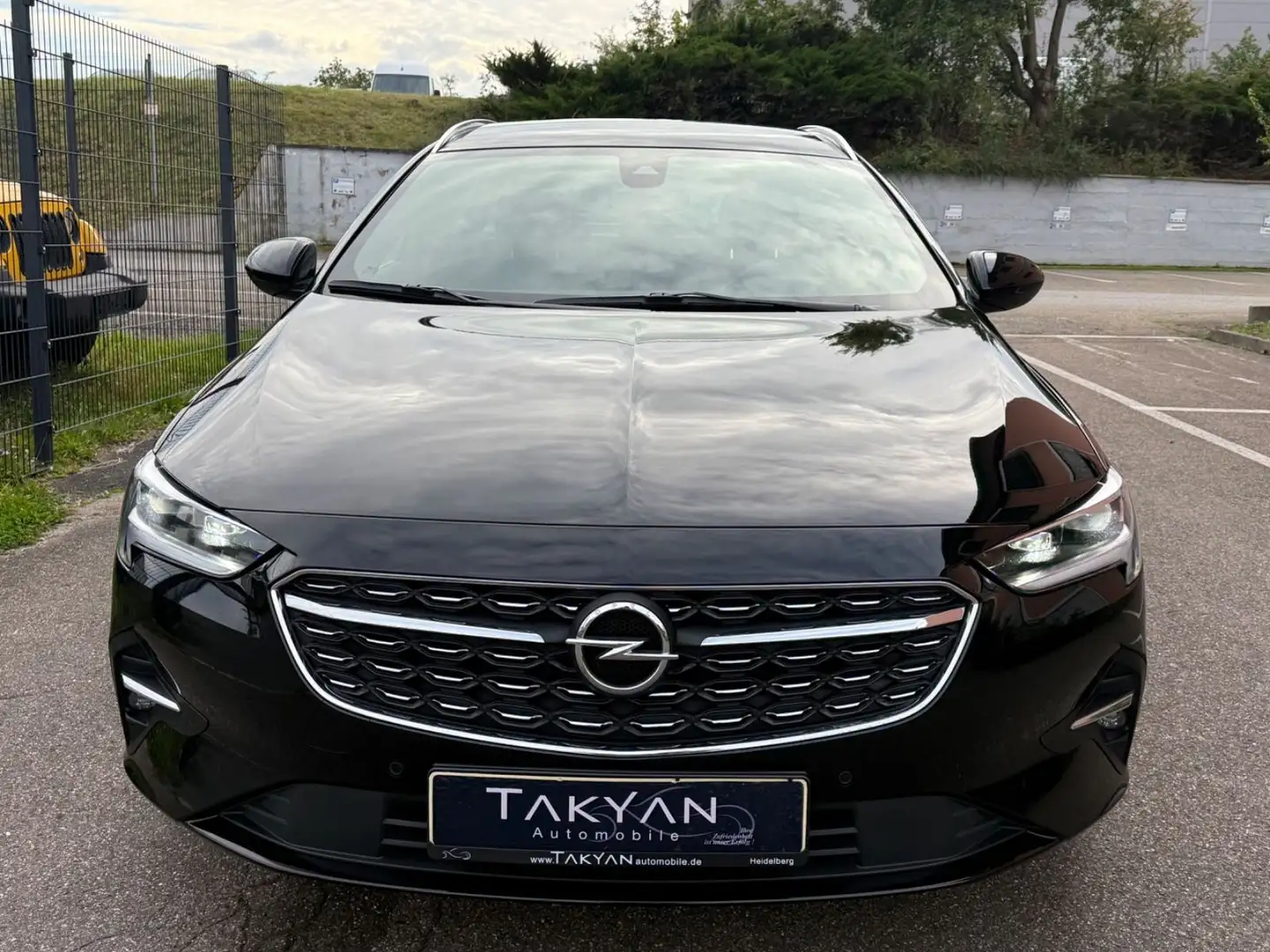 Opel Insignia B Sports Tourer Business/ 1.Hand /XENON Zwart - 2