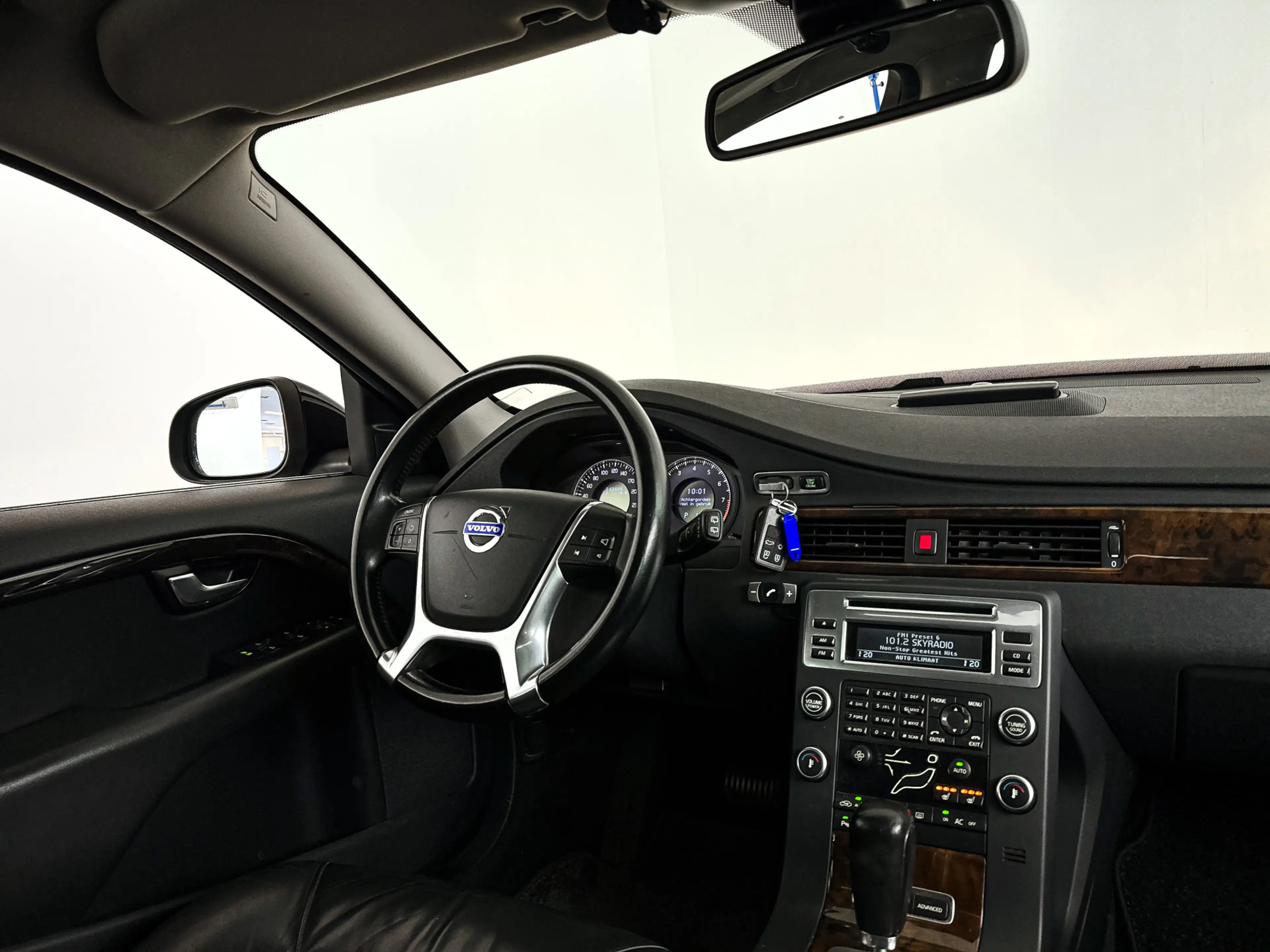 Volvo V70 2.5T R-Design | Park assist | Stoelverwarming | El — photo 3