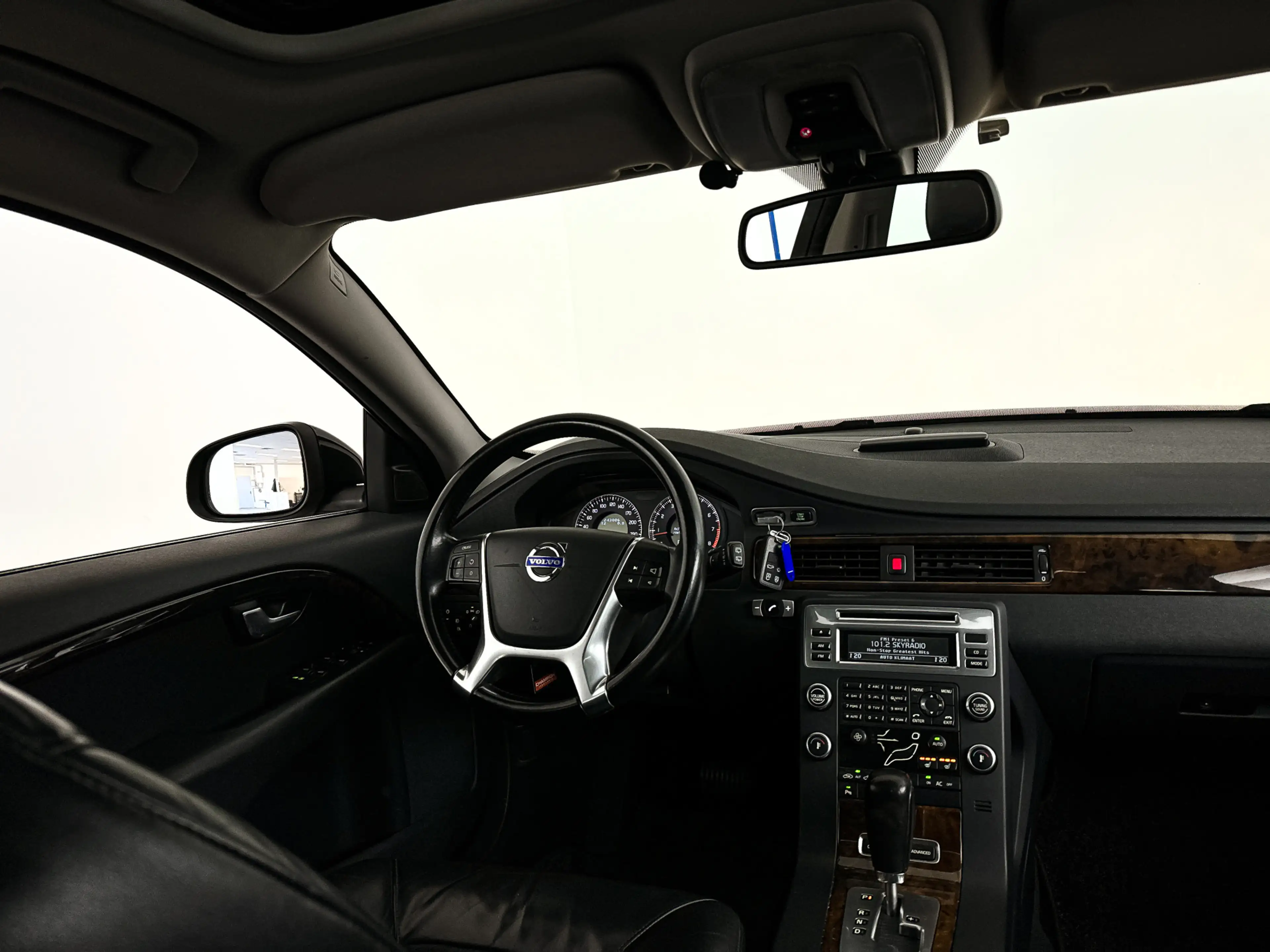 Volvo V70 2.5T R-Design | Park assist | Stoelverwarming | El — photo 8