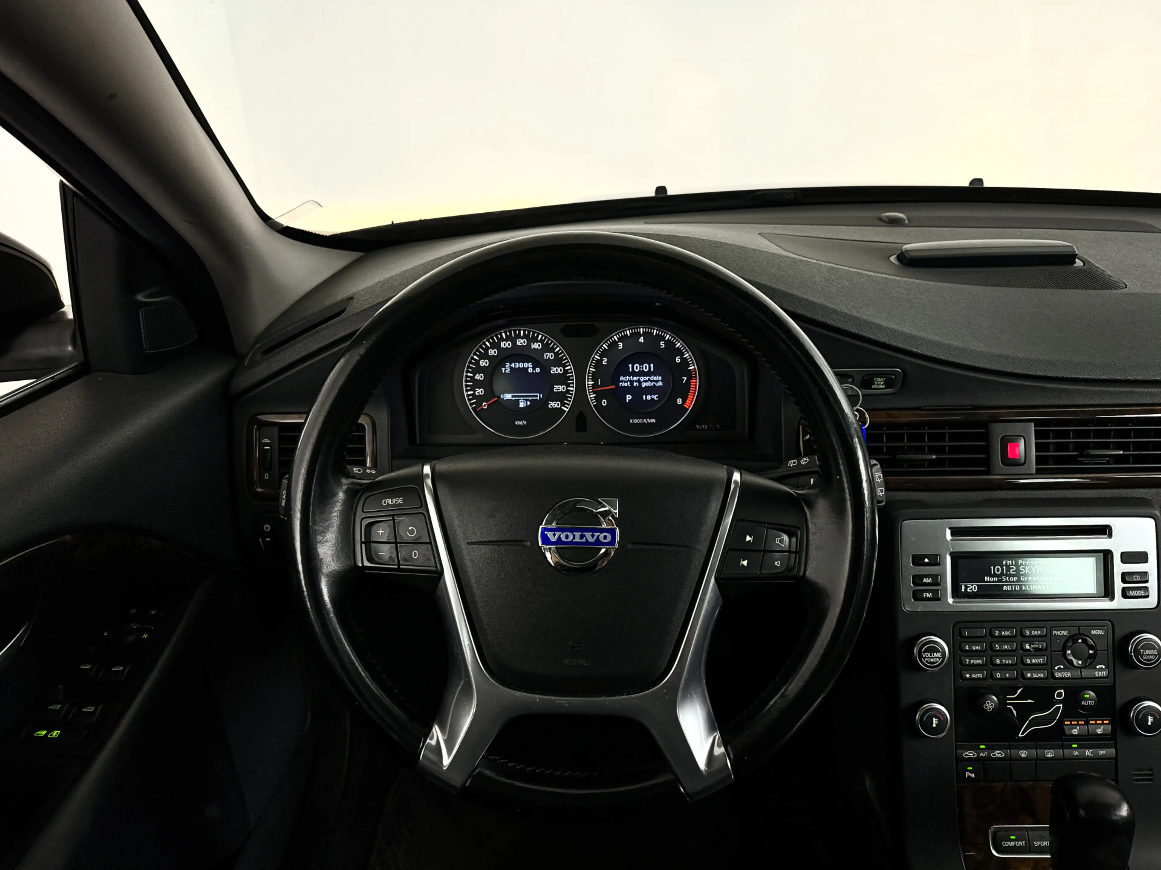 Volvo V70 2.5T R-Design | Park assist | Stoelverwarming | El — photo 14
