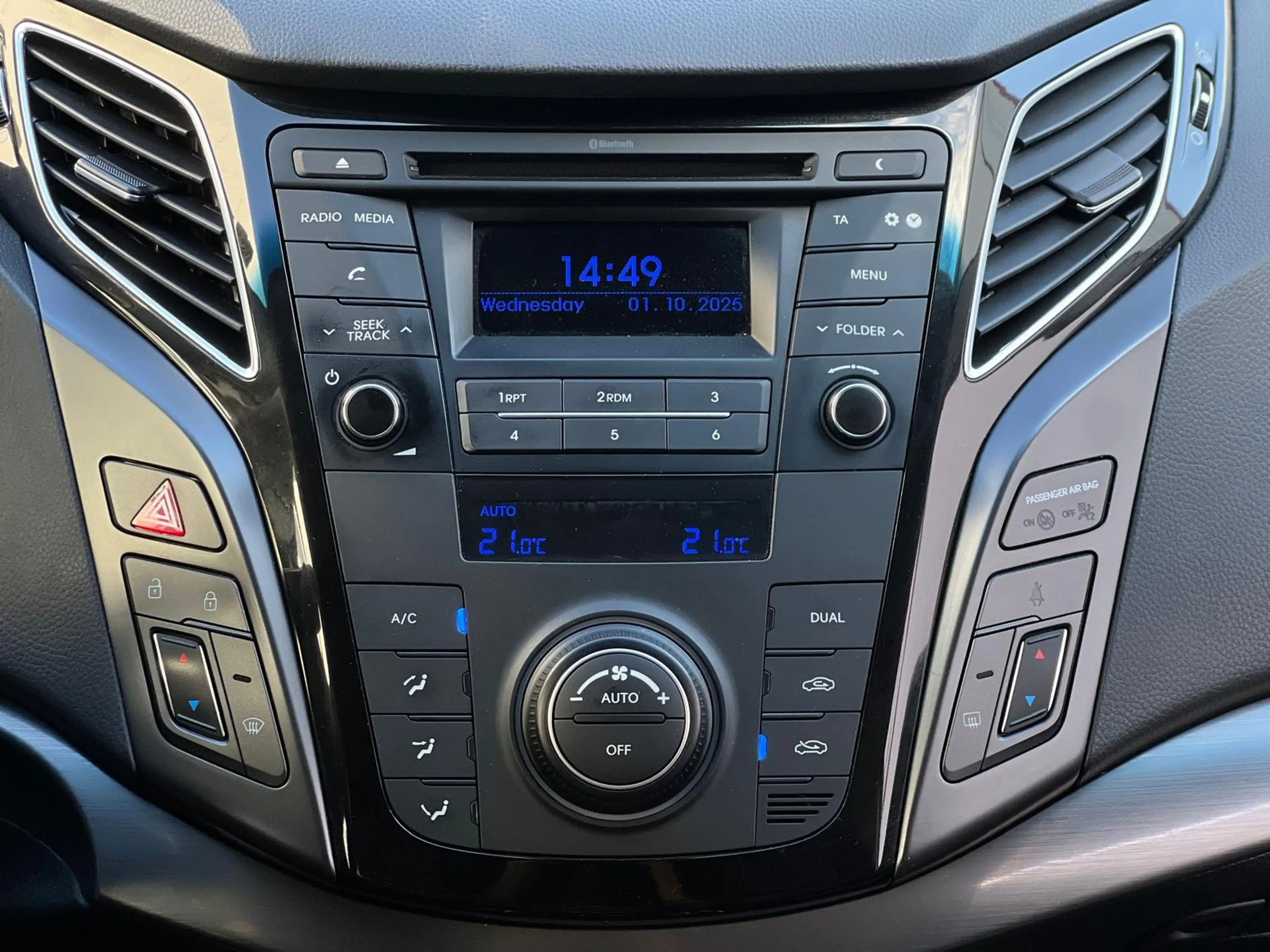 Hyundai i40 blue Trend *TÜV/AU neu*AHK*PDC* — photo 15