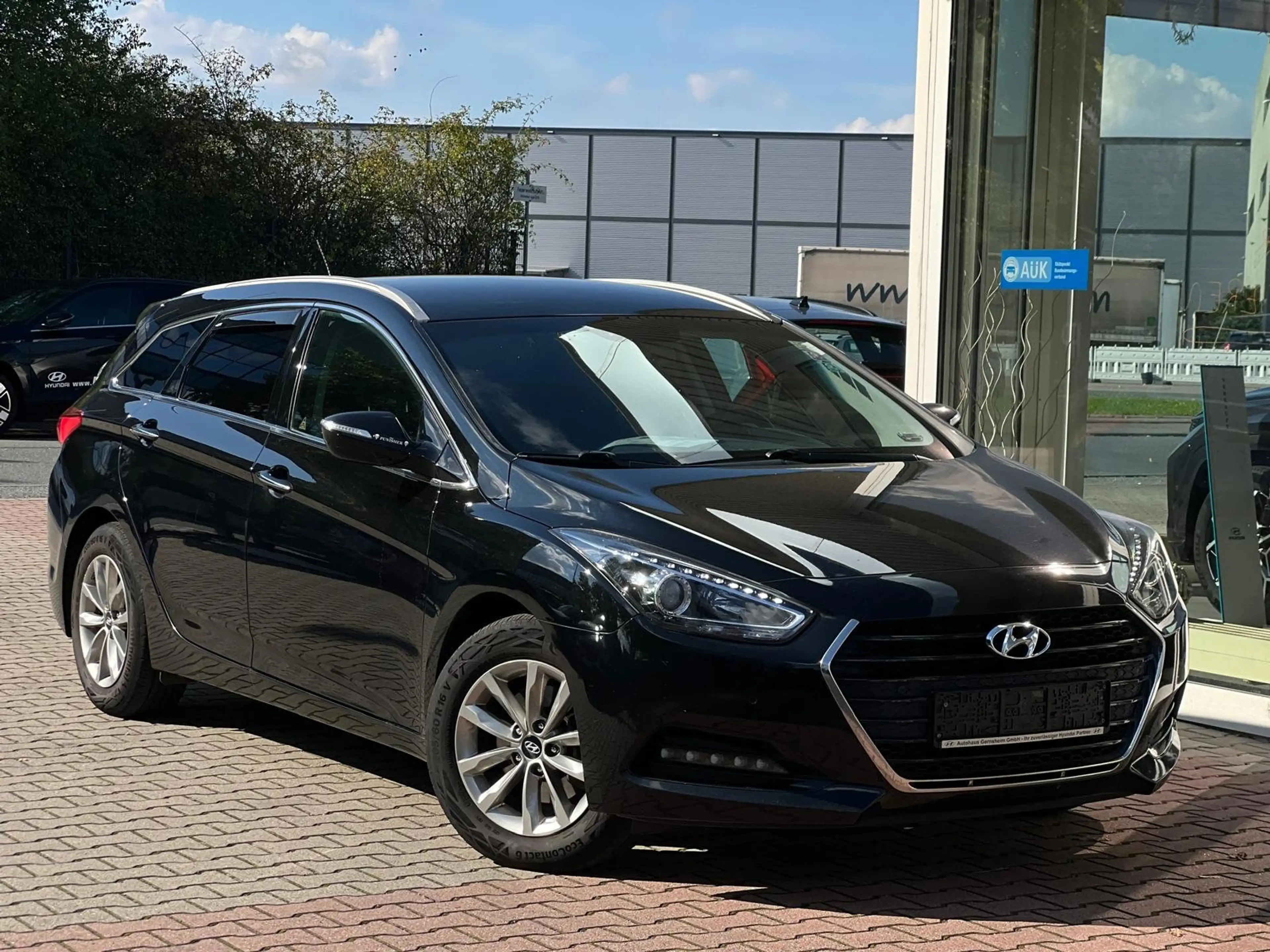 Hyundai i40 blue Trend *TÜV/AU neu*AHK*PDC* — photo 3
