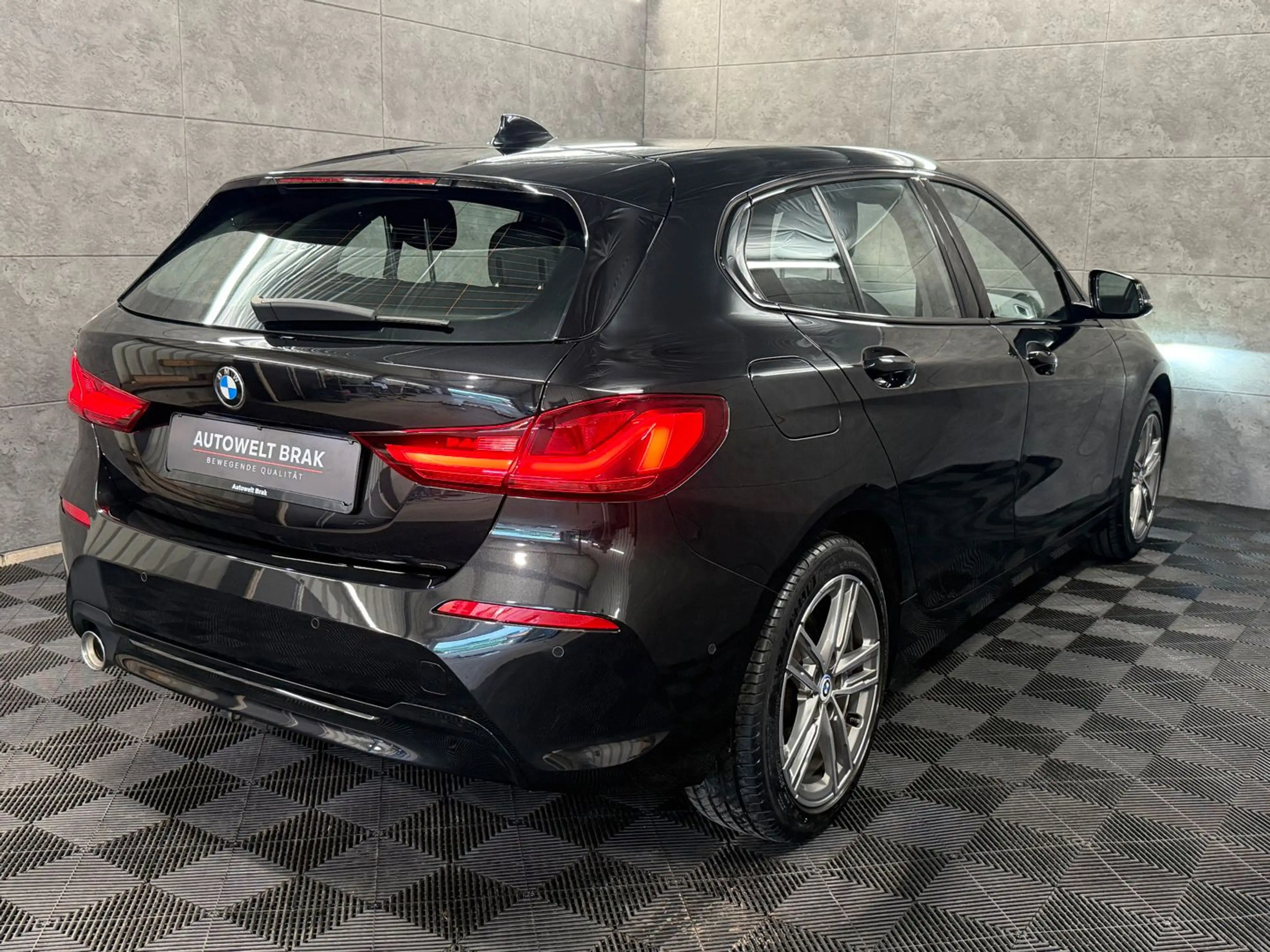 BMW 118 i Sport Line AUTo*PDC*SHZ*KLIMAAUT*AHK* — photo 7
