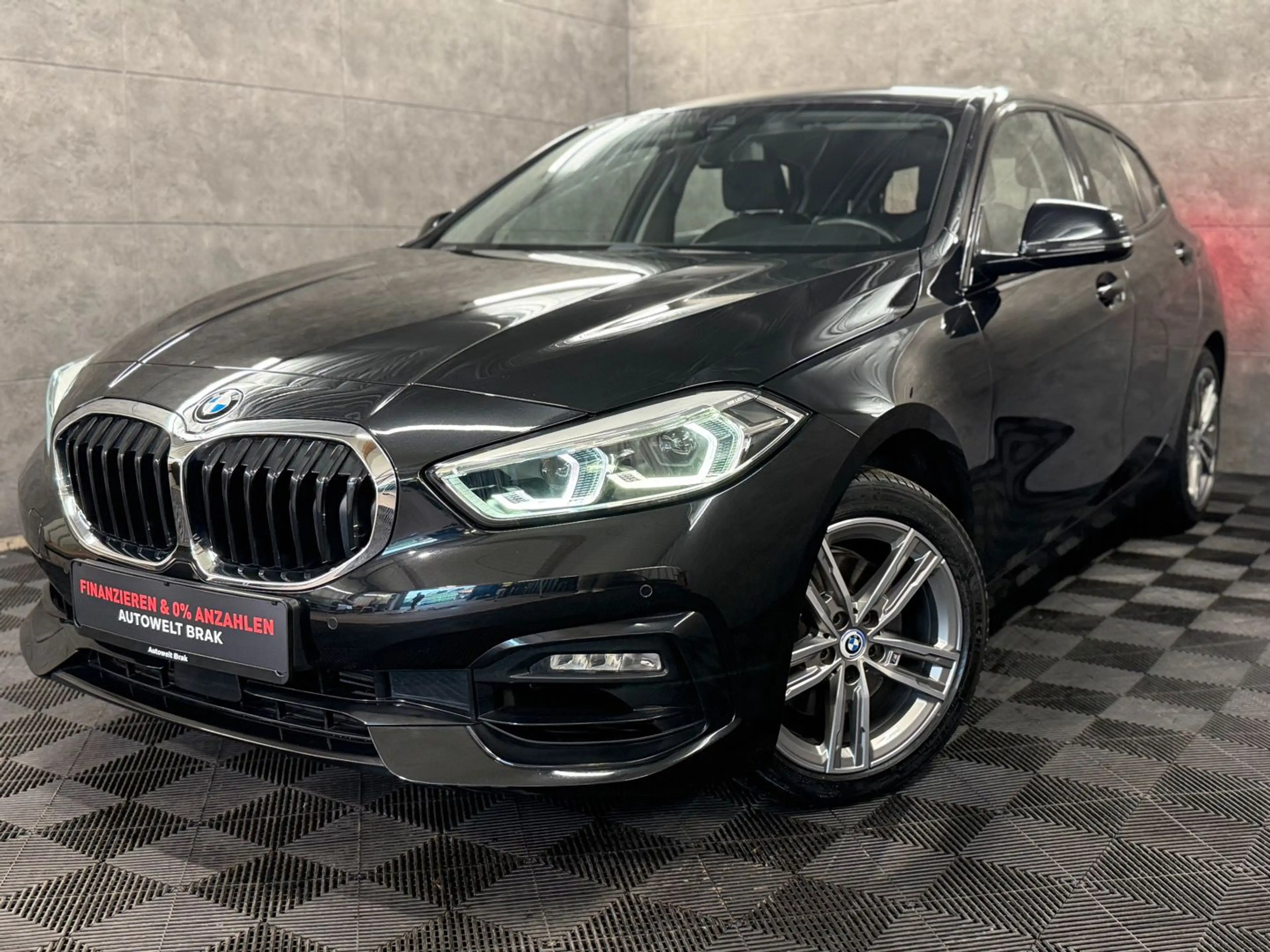 BMW 118 i Sport Line AUTo*PDC*SHZ*KLIMAAUT*AHK*