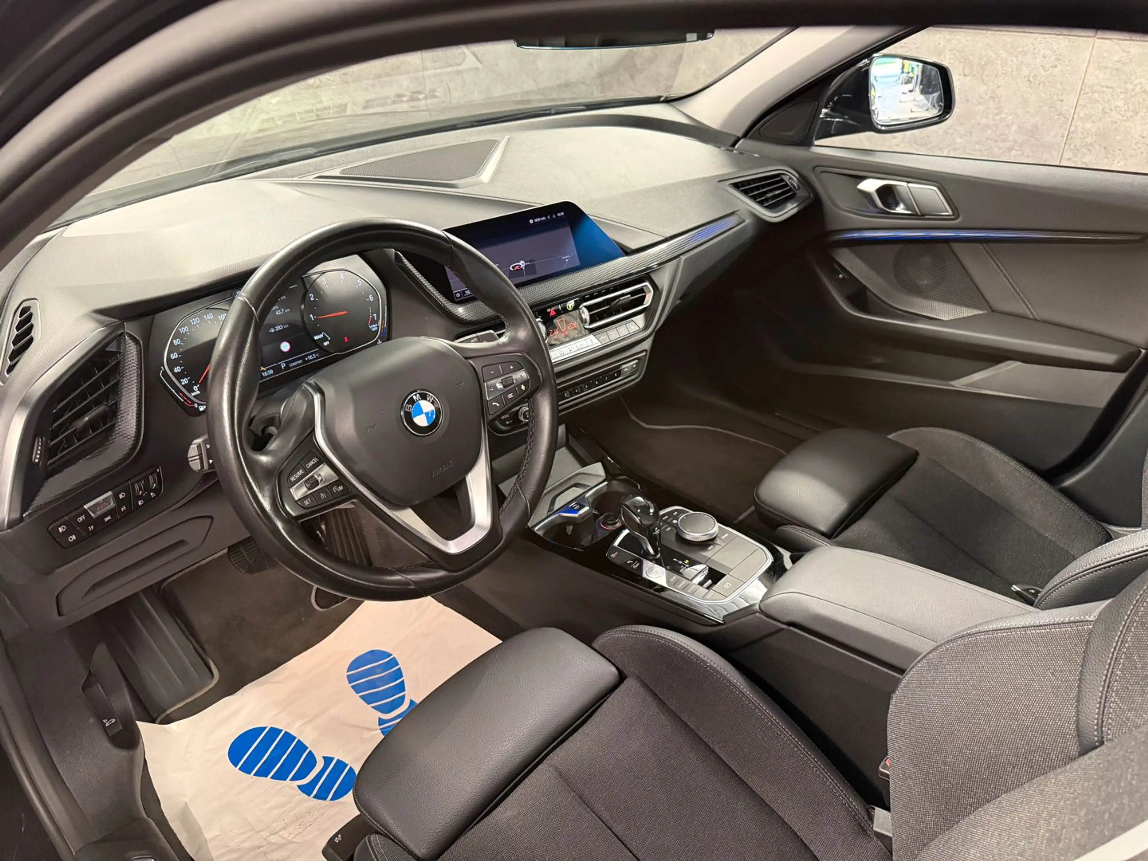 BMW 118 i Sport Line AUTo*PDC*SHZ*KLIMAAUT*AHK* — photo 9