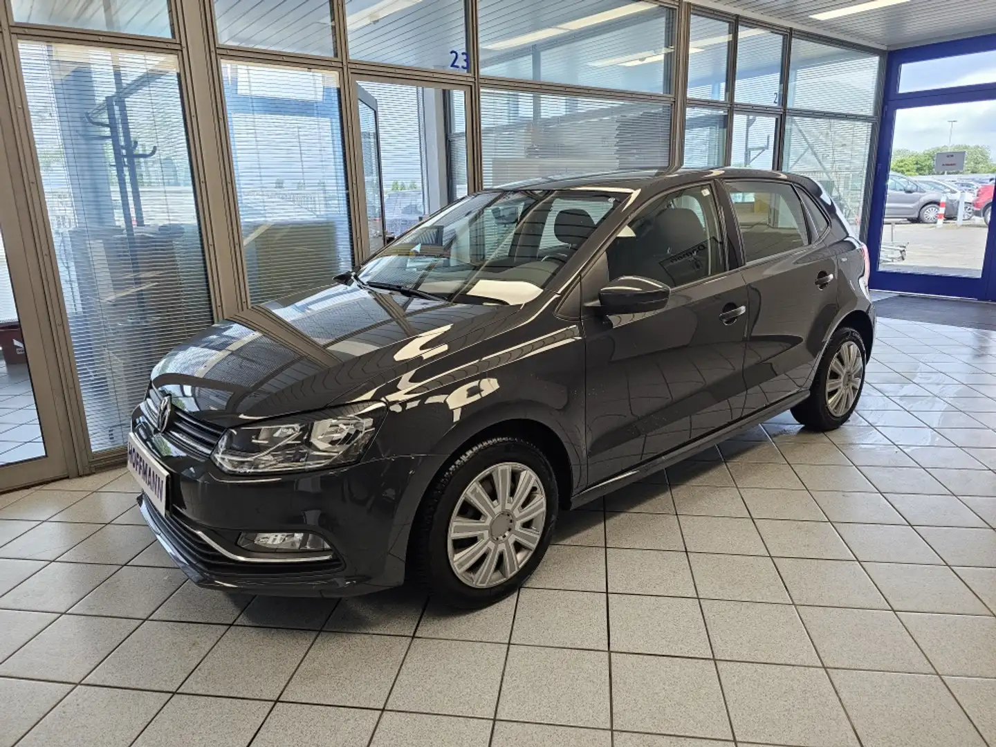 Volkswagen Polo PDC,Klimaanlge,BT,Allwetterreifen Schwarz - 2