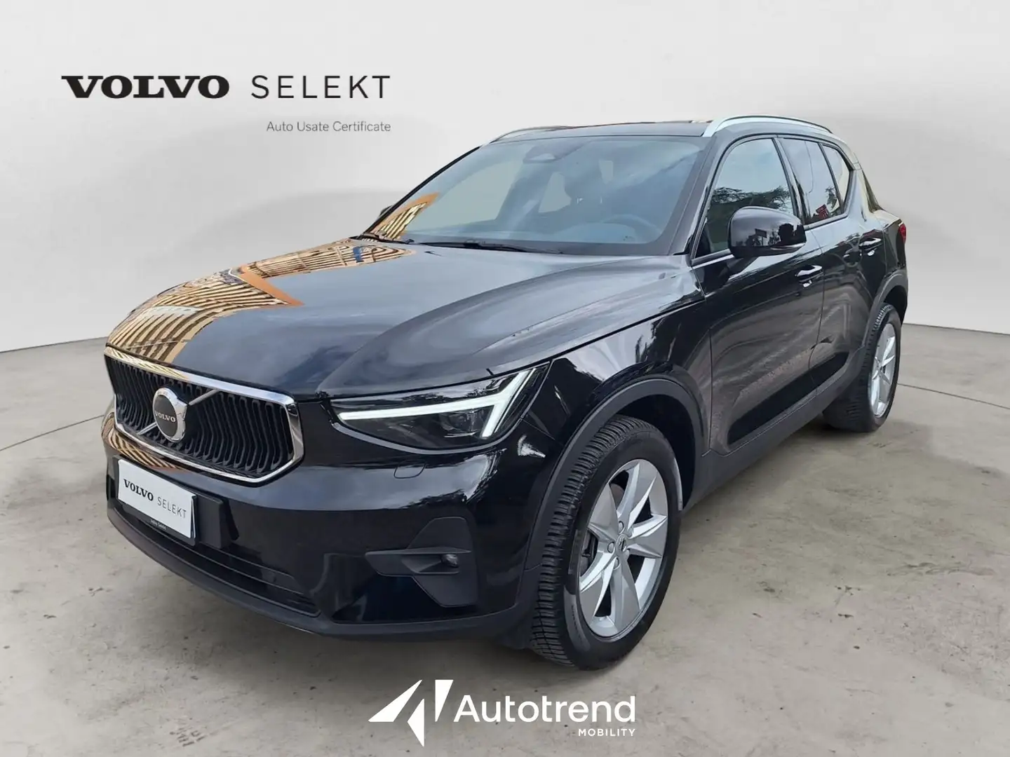 Volvo XC40 B3 163+14 CV Automatico LED Core Schwarz - 1