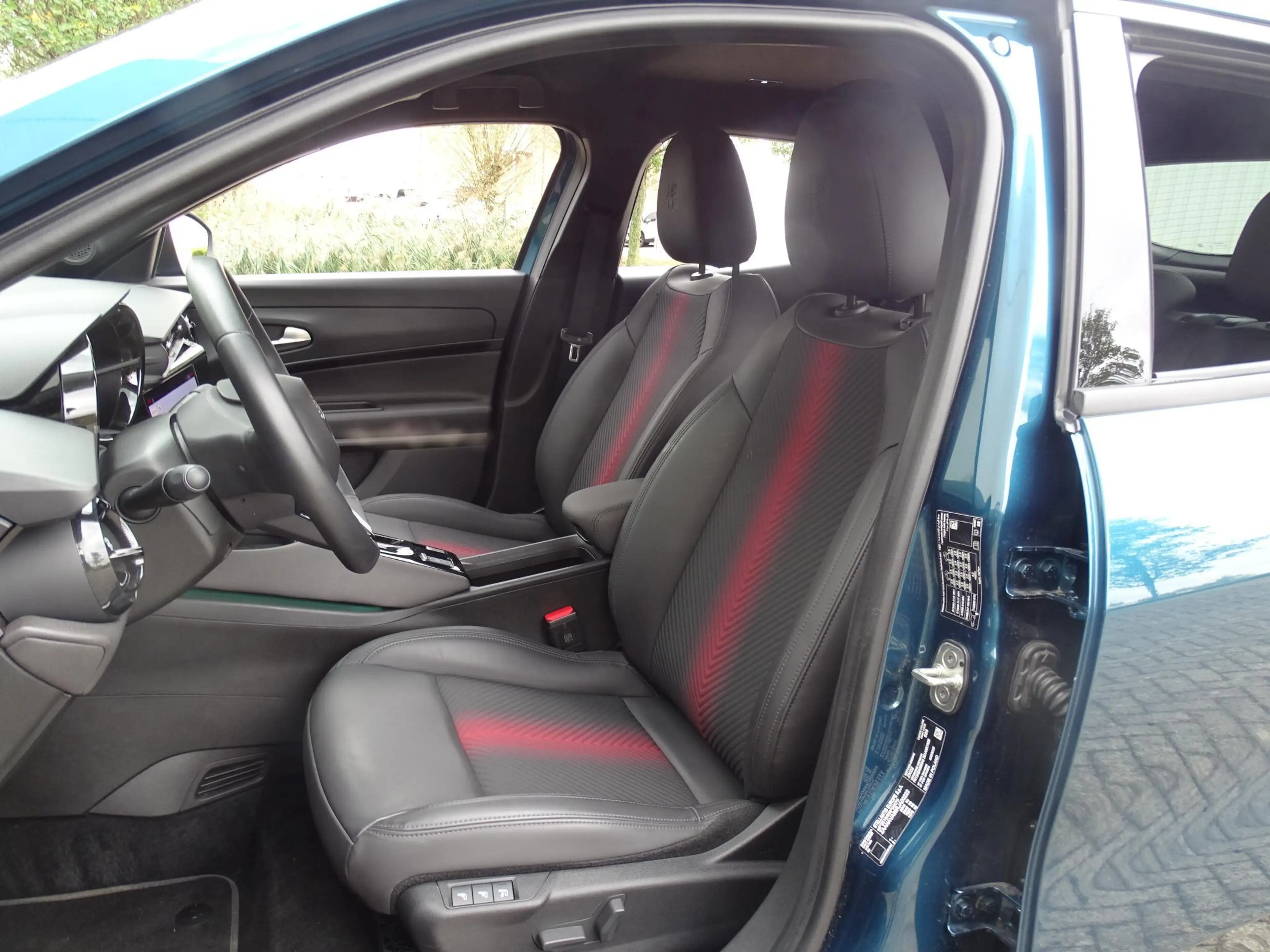 Alfa Romeo Junior BEV 156 - 54 kWh Elettrica — photo 14
