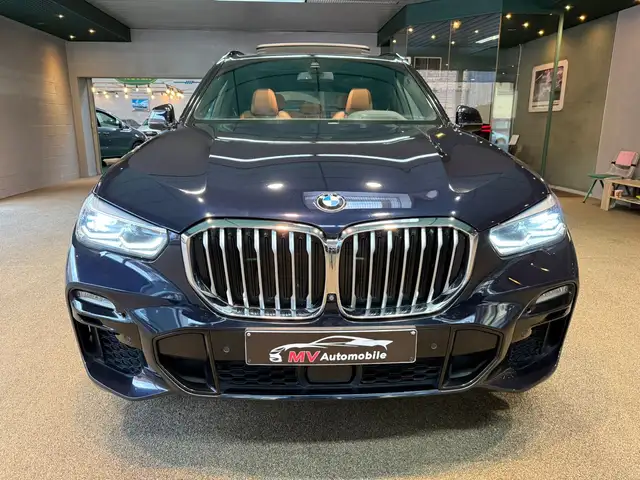 BMW X5 view 2