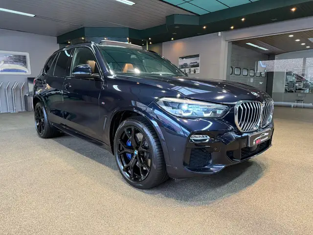 BMW X5 view 3