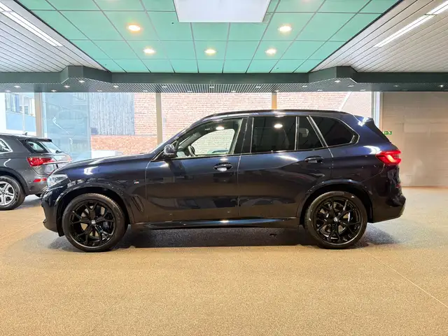 BMW X5 view 8