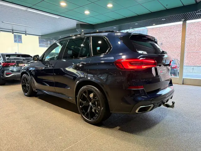 BMW X5 view 4